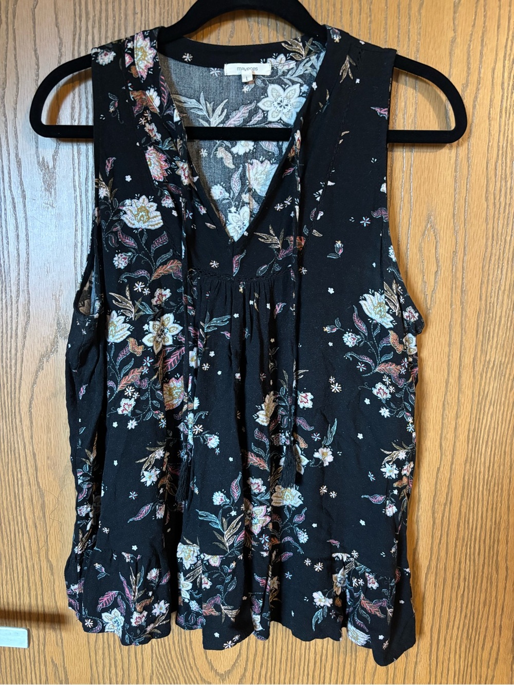 Maurices Black Floral V-Neck Sleeveless Camisole
